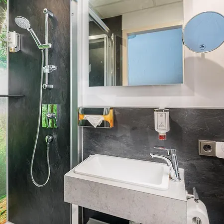 Cafe Adler 24h Self Check In 酒店 3*